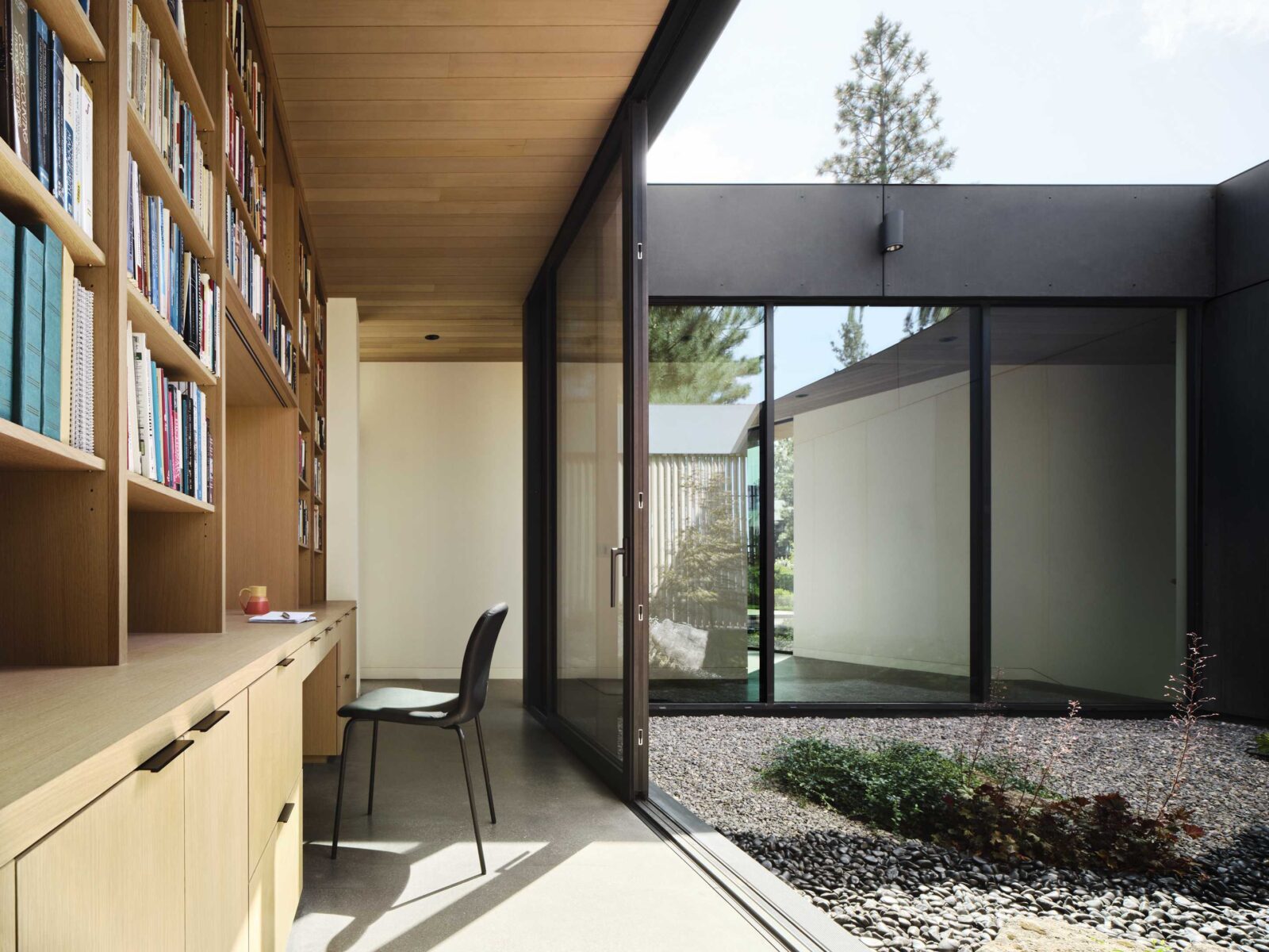 Bend Hideaway house in Oregon forest by Feldman Architecture