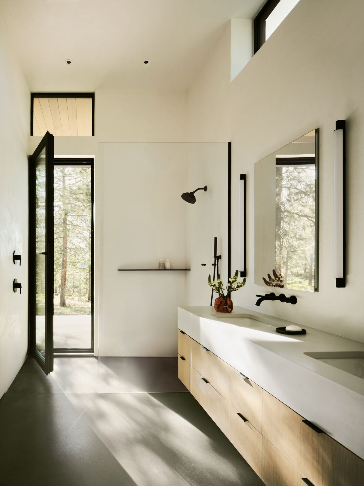 Bend Hideaway house in Oregon forest by Feldman Architecture