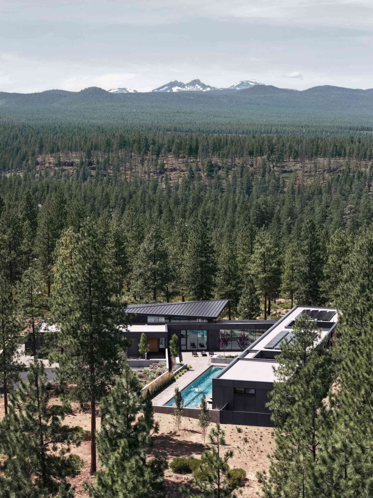 Bend Hideaway house in Oregon forest by Feldman Architecture