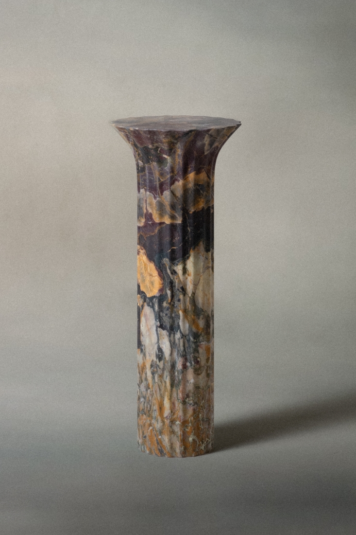 Aphaia bar table