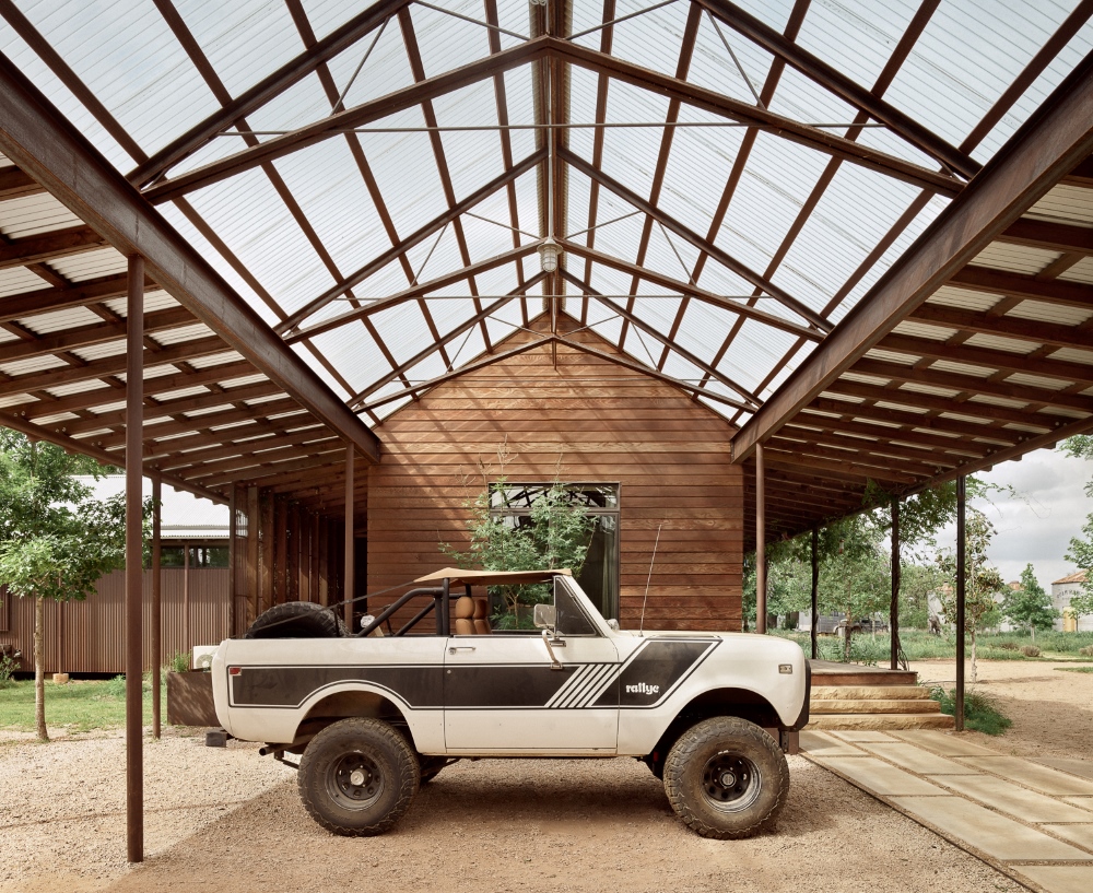 Roam Ranch carport