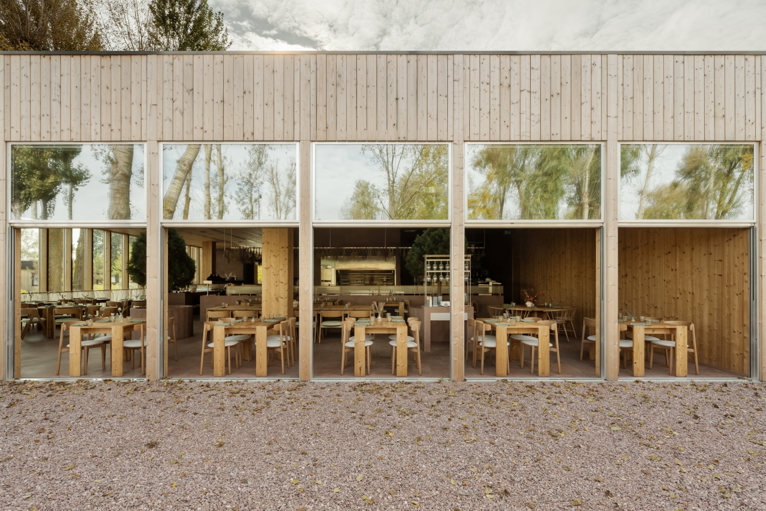 Seven Laks Farm Table
