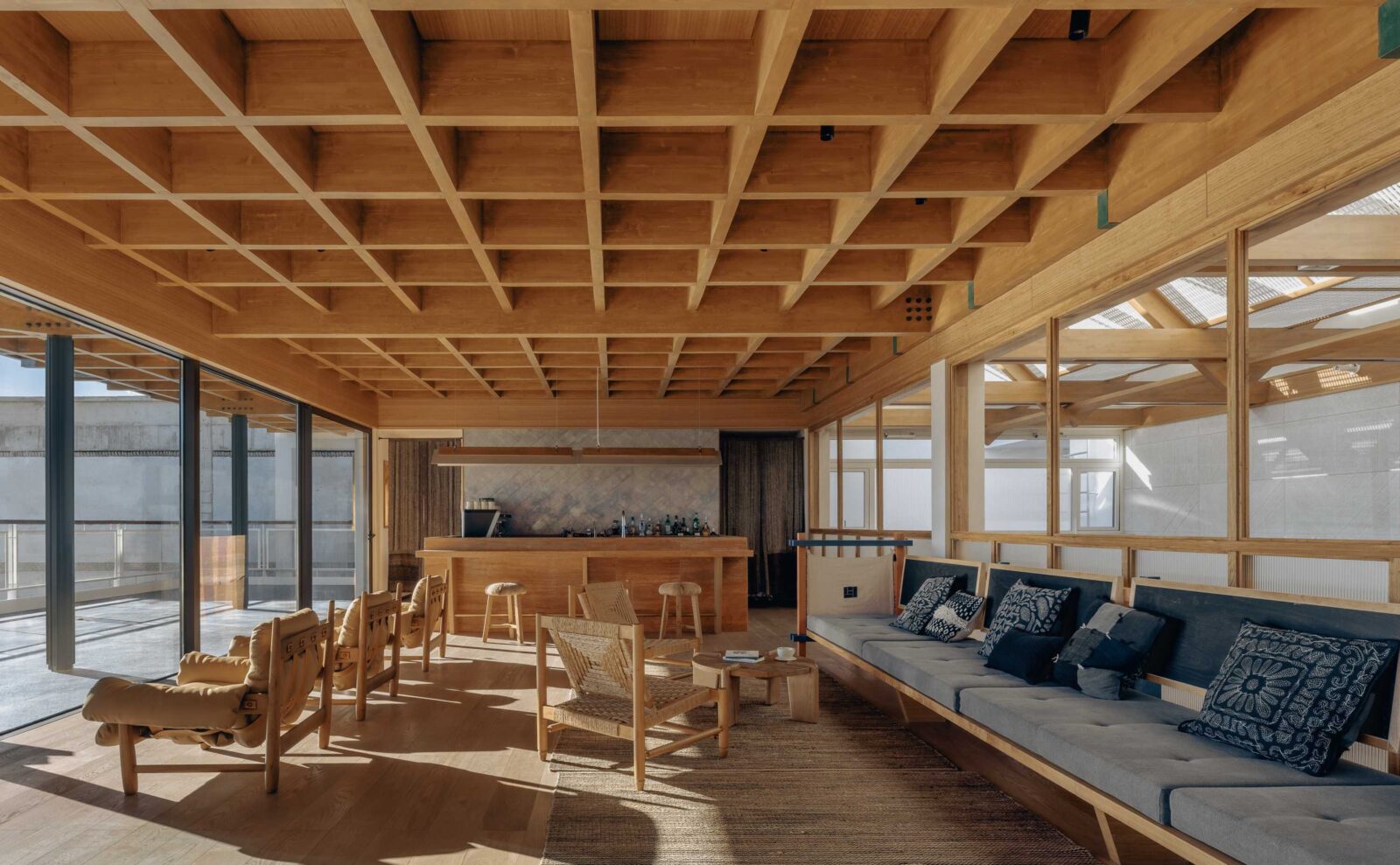 Kawagebo Snow Mountain Hotel in China by Moguang Studio