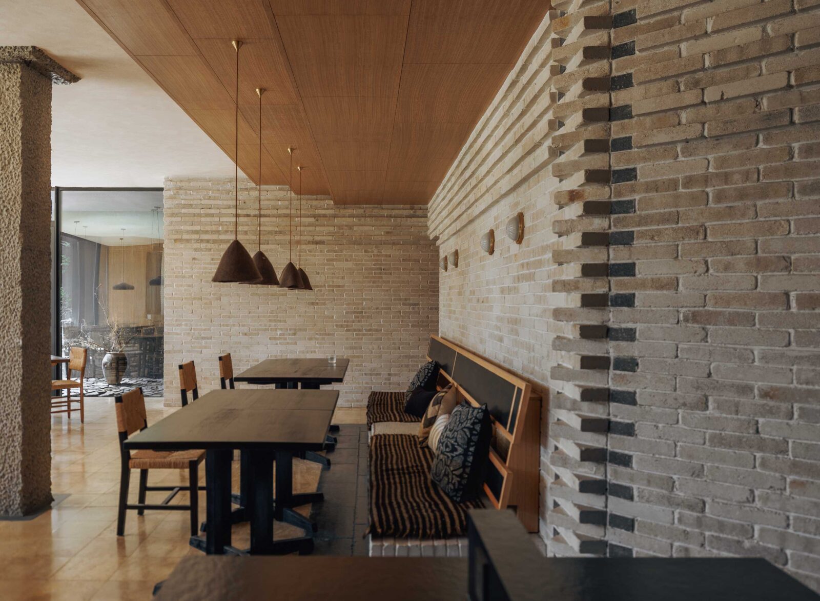 Kawagebo Snow Mountain Hotel in China by Moguang Studio