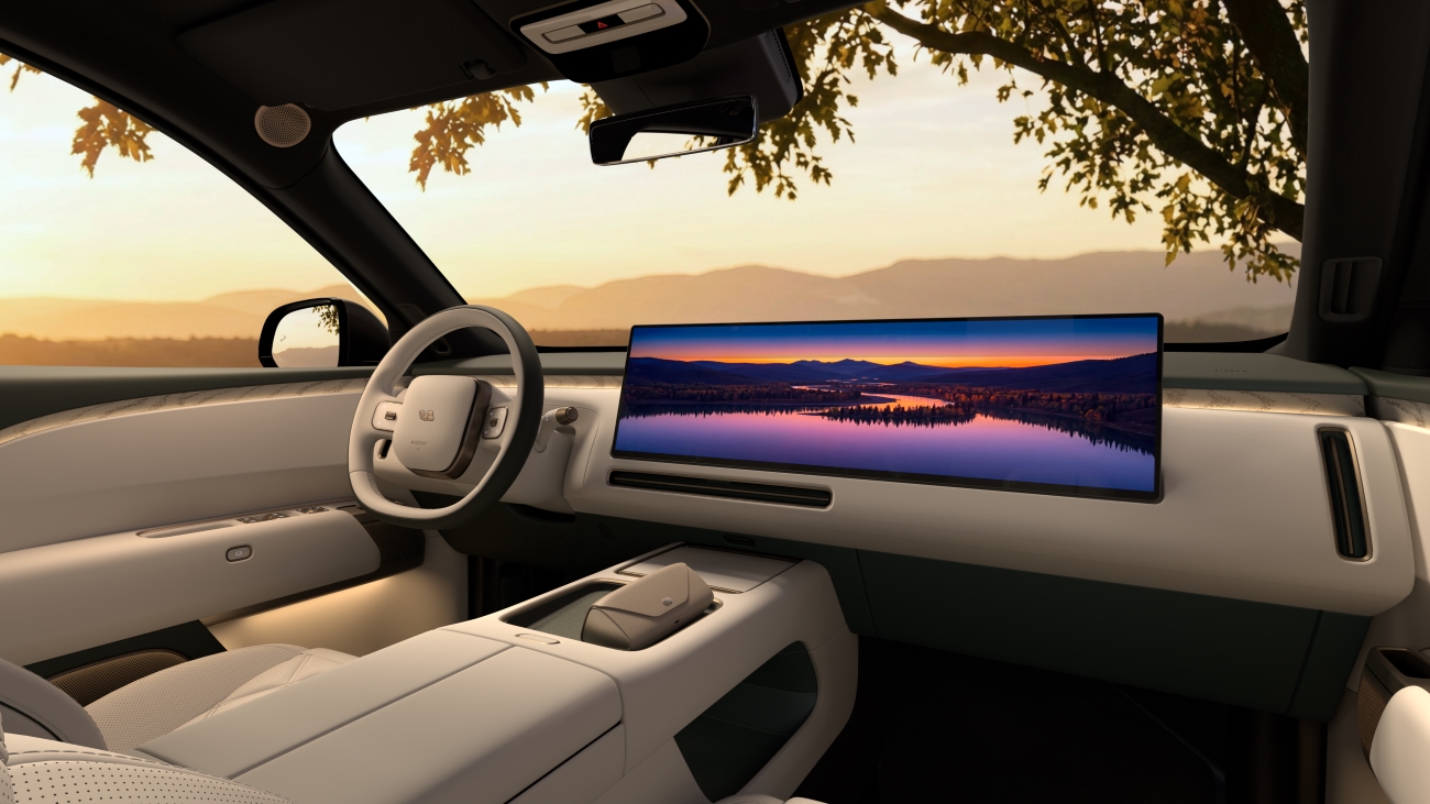 The All-New Li L9 offers a spacious six-seat cabin featuring the 29-inch panoramic screen