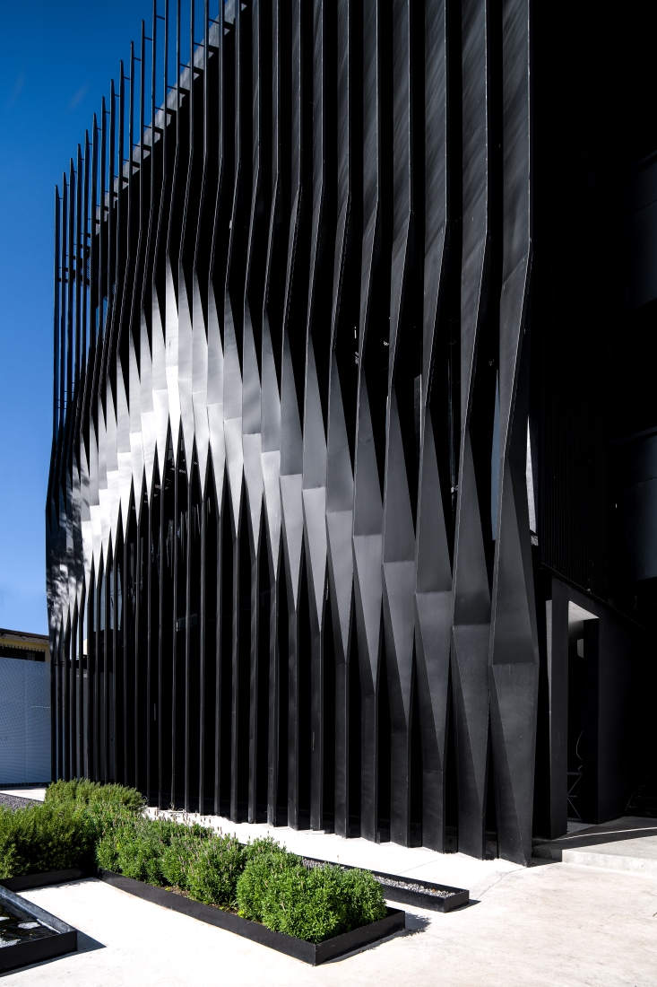 Torre Negra by Jonathan Corral Arquitectos