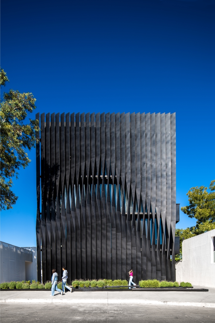 Jonathan Corral Arquitectos - Torre Negra Labaratory