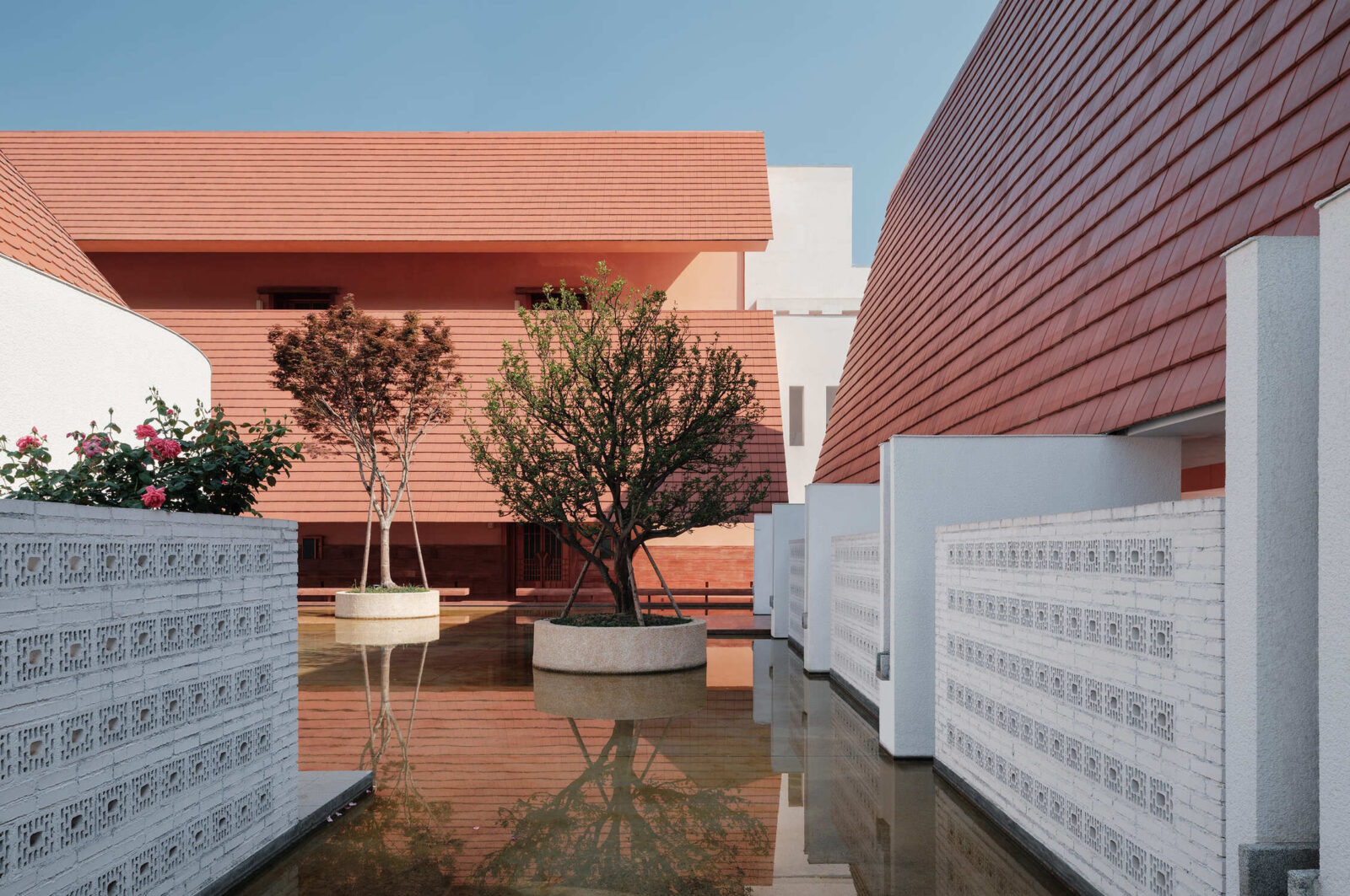 YongLi Red Tile Banquet Hotel by We&Arch