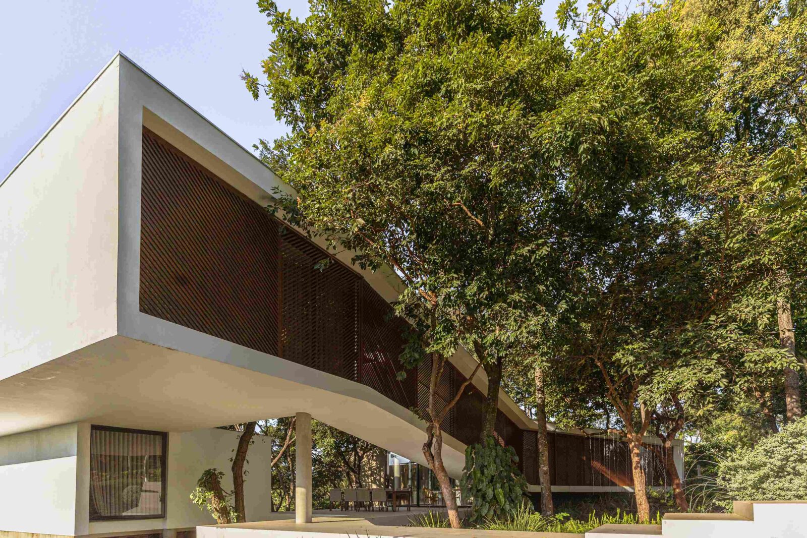 Ascendente House in Brazil by TETRO Arquitetura