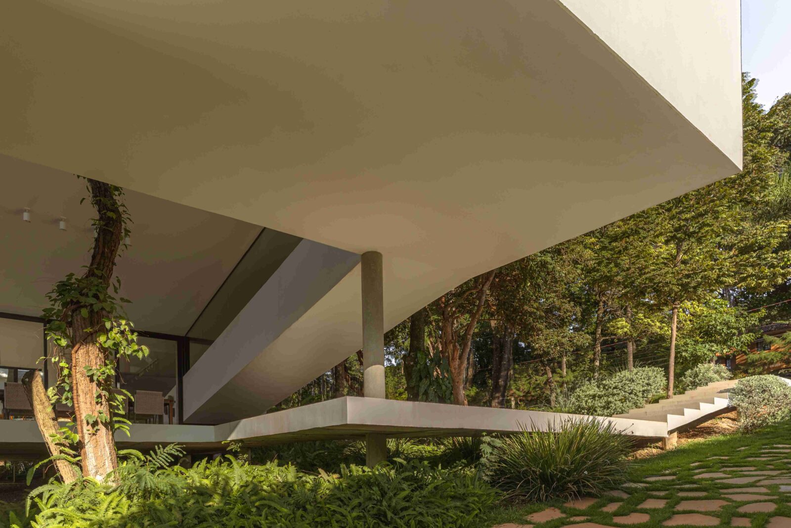 Ascendente House in Brazil by TETRO Arquitetura