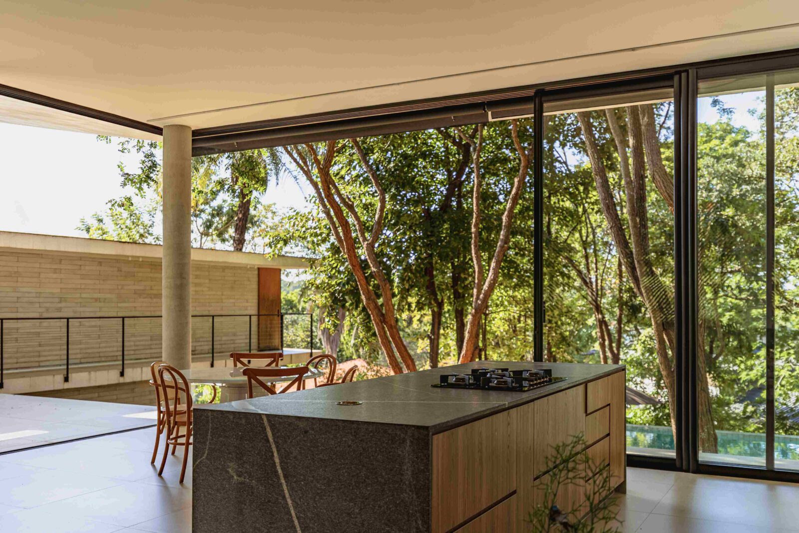 Ascendente House in Brazil by TETRO Arquitetura