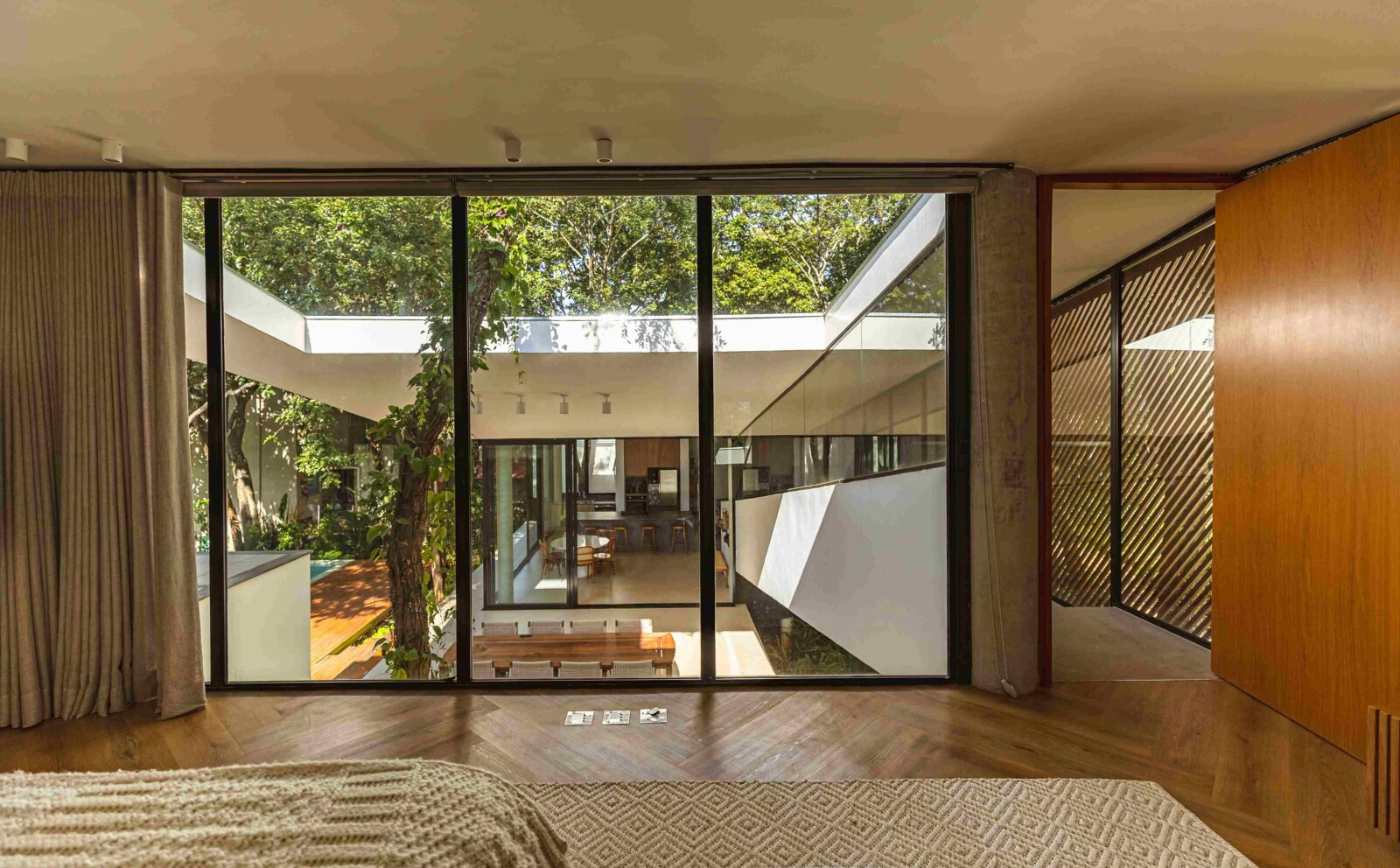 Ascendente House in Brazil by TETRO Arquitetura