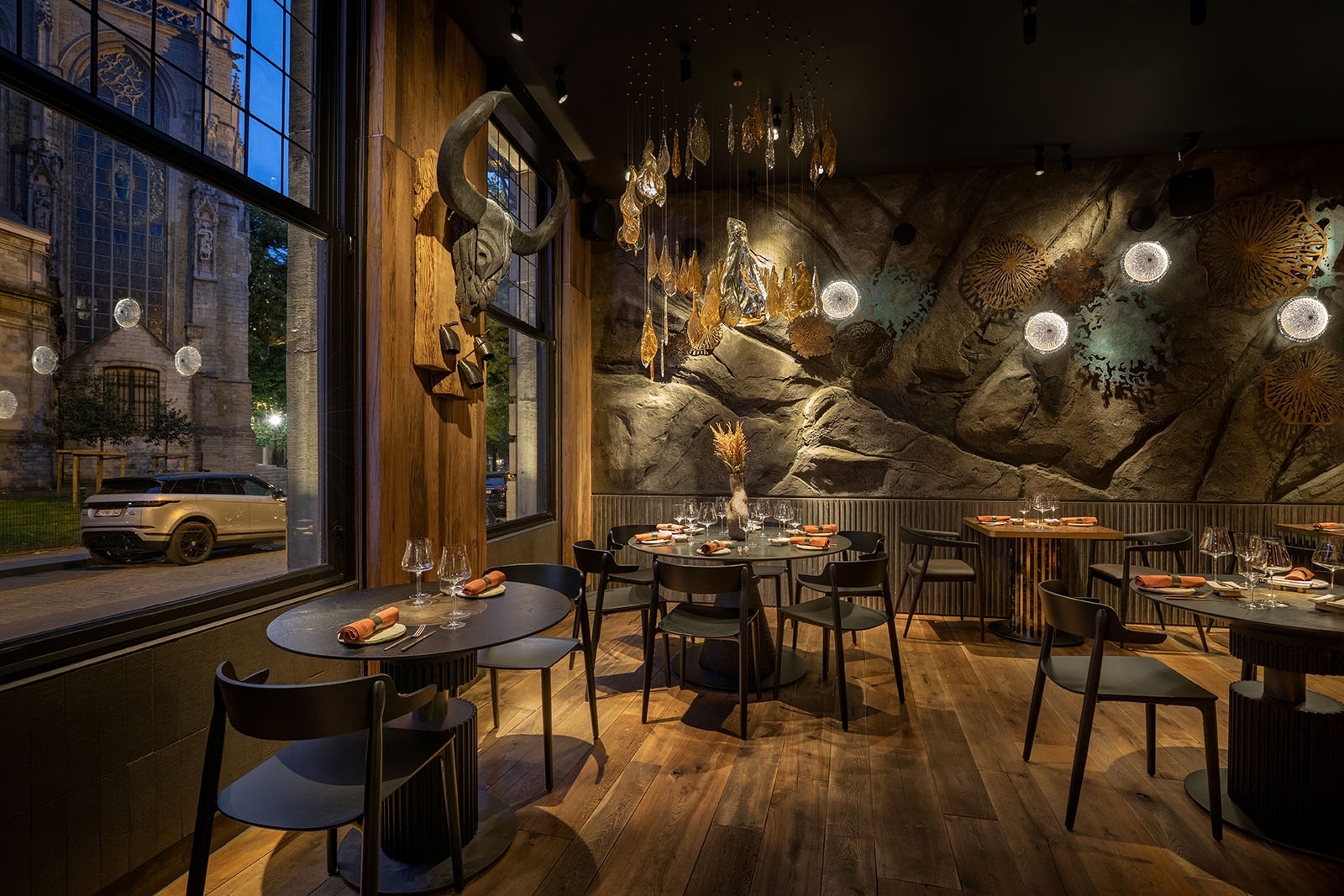 Molfar restaurant lighting design by Expolight