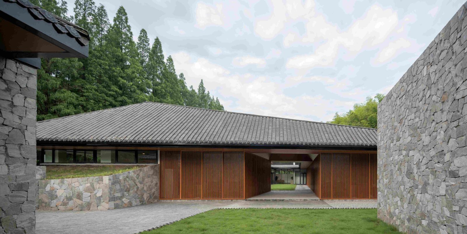 The Wuxiang Mountain National Forest Park by Mix Architecture. Photo by Xiaobin Lv.