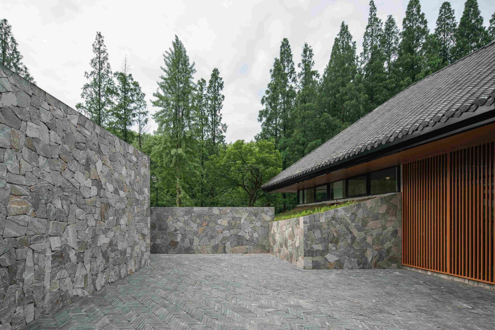The Wuxiang Mountain National Forest Park by Mix Architecture. Photo by Xiaobin Lv.