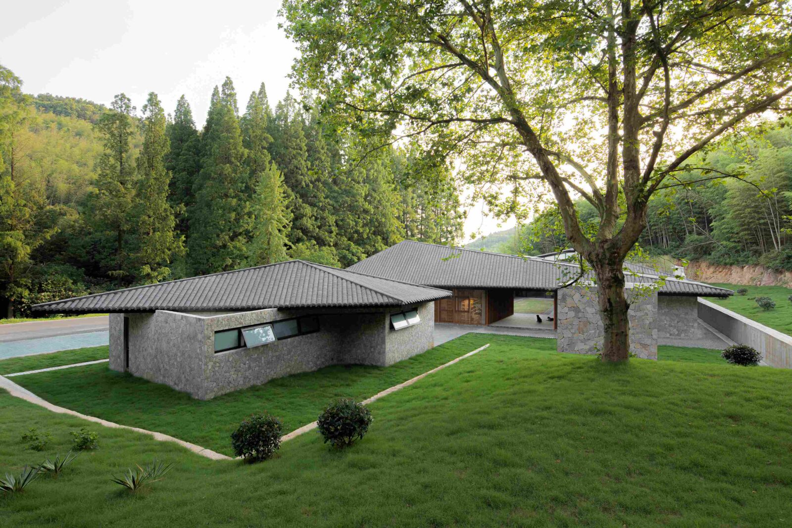 The Wuxiang Mountain National Forest Park by Mix Architecture. Photo by Xiaobin Lv.