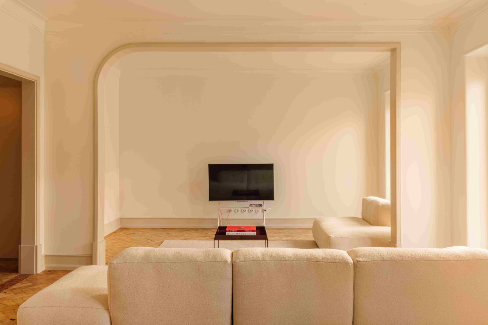 Casa da Moeda Apartment in Lisbon by Aurora Arquitectos