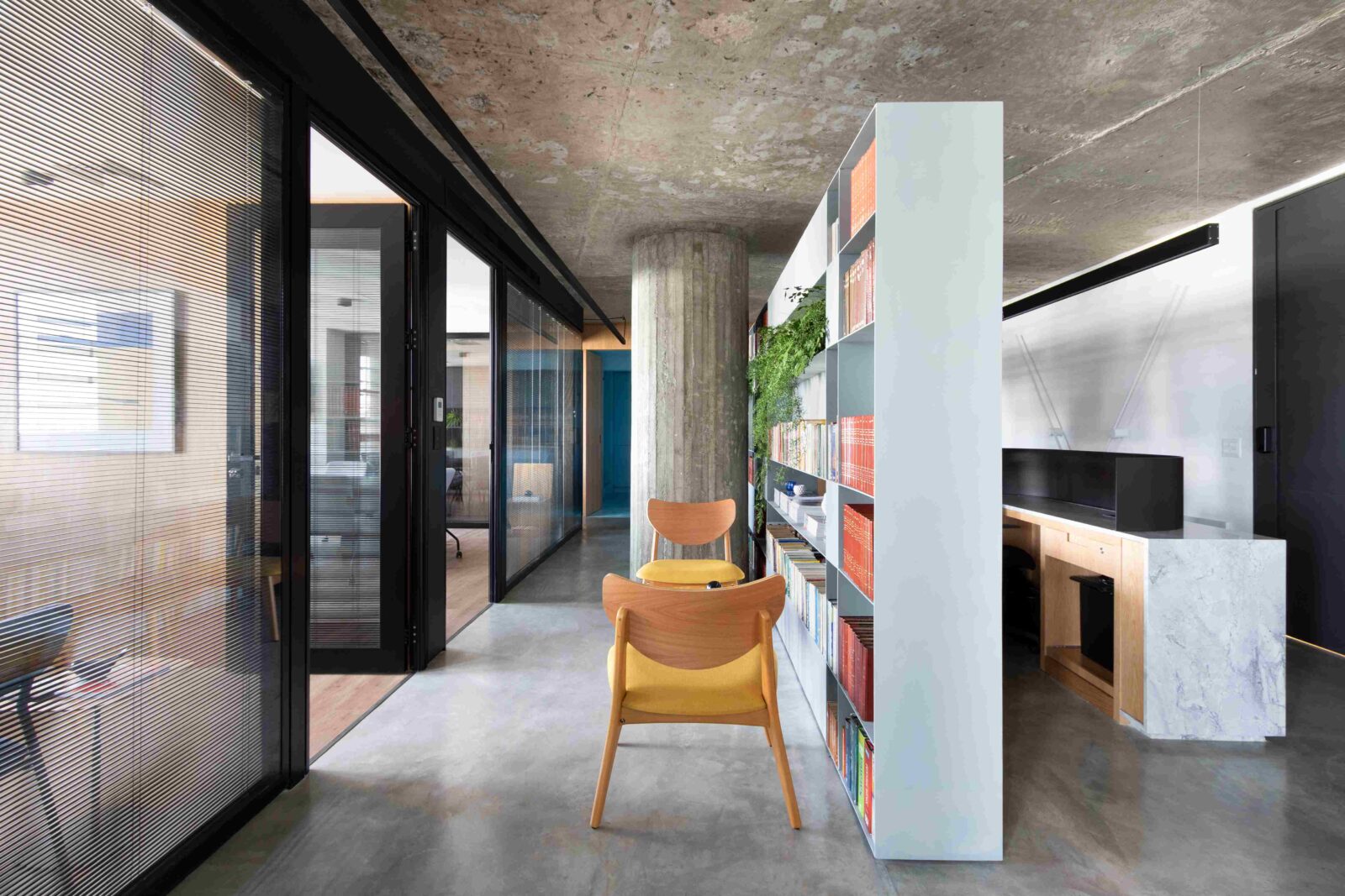 Contemporary law office in Edifício Itália by RAWI Arquitetura