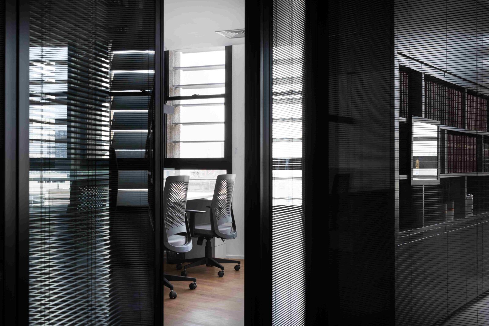 Contemporary law office in Edifício Itália by RAWI Arquitetura