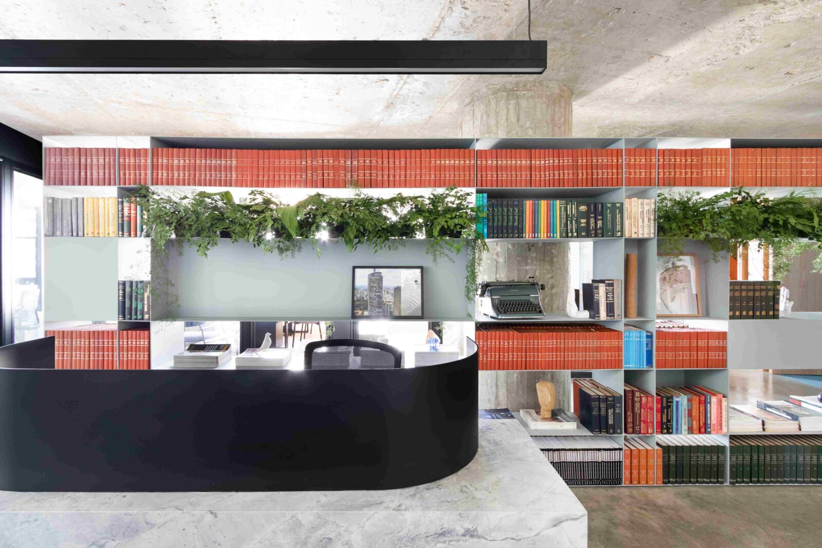 Contemporary law office in Edifício Itália by RAWI Arquitetura
