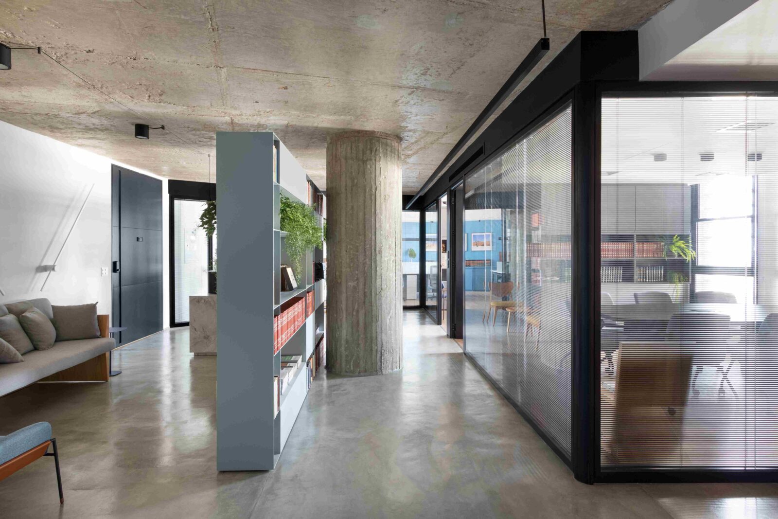 Contemporary law office in Edifício Itália by RAWI Arquitetura