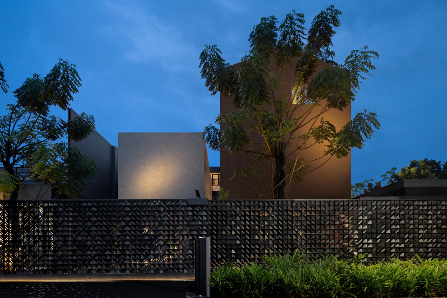 El house header
