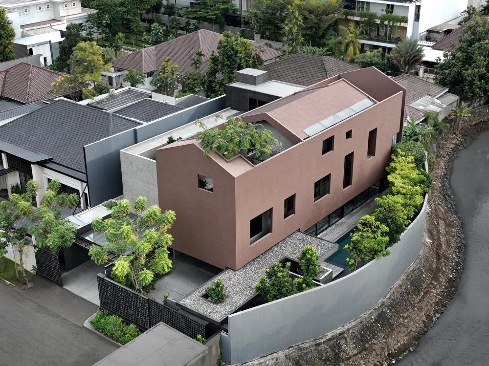 EL House exterior