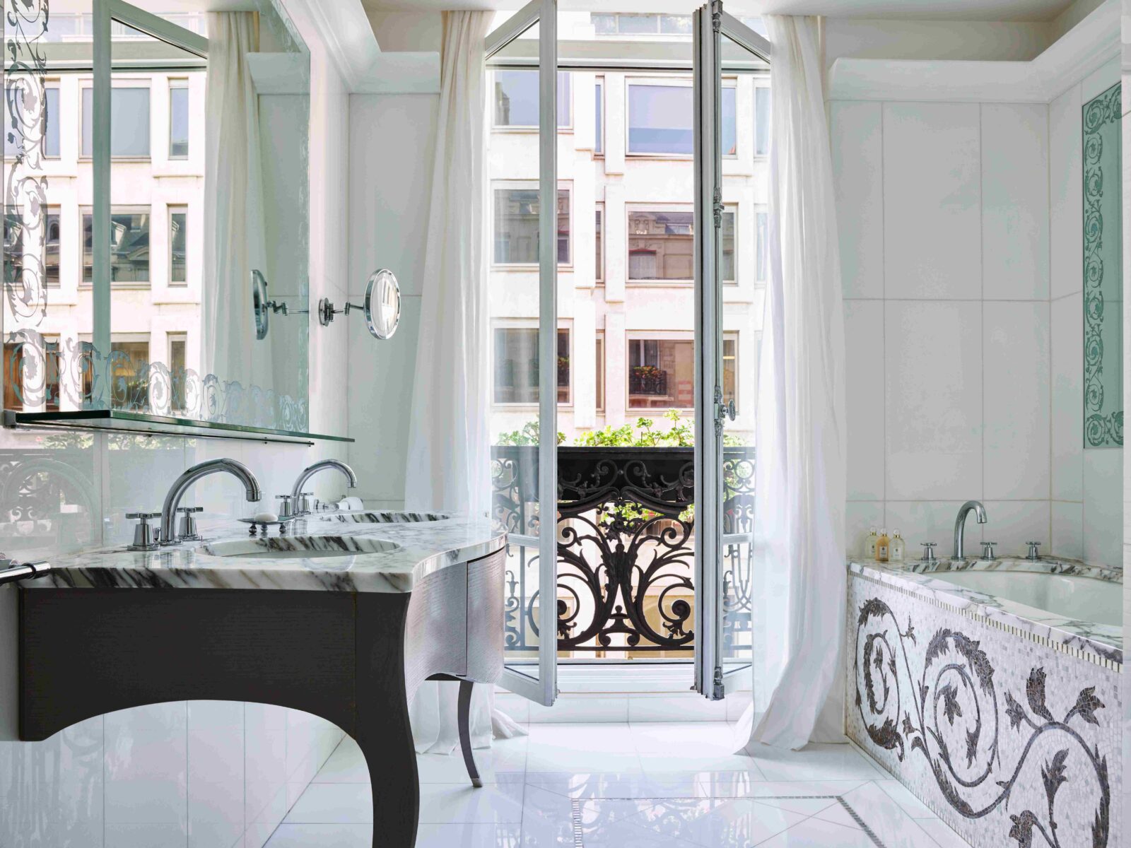 Hôtel Plaza Athénée in Paris