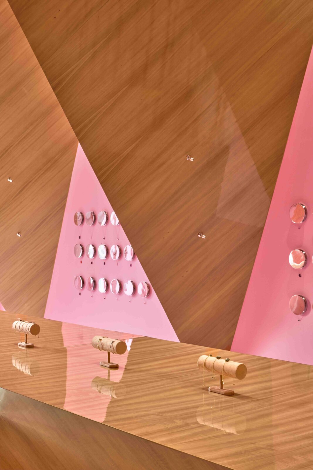 Lindeza Jewelry store in City Walk in Dubai by architect Elena Lokastova