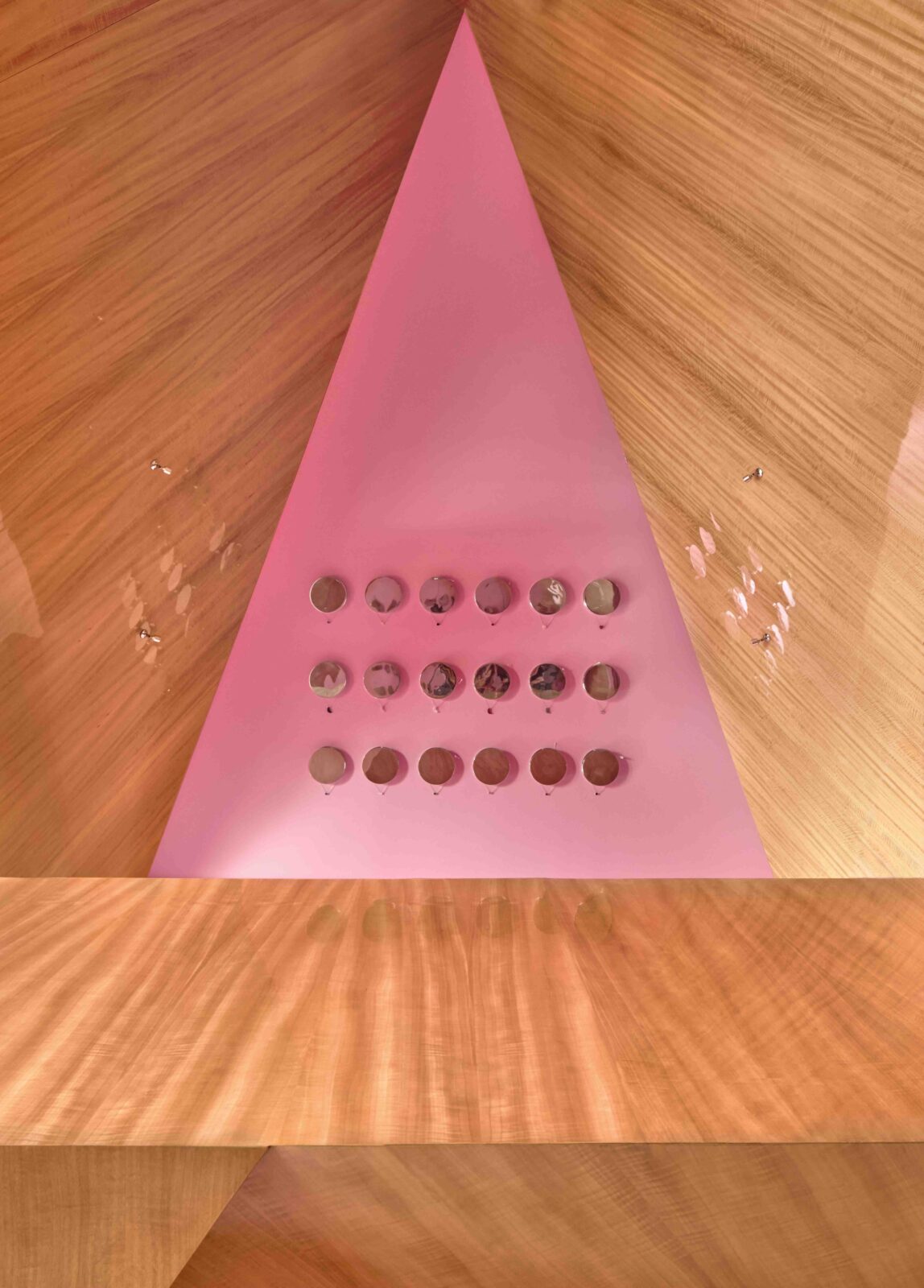 Lindeza Jewelry store in City Walk in Dubai by architect Elena Lokastova