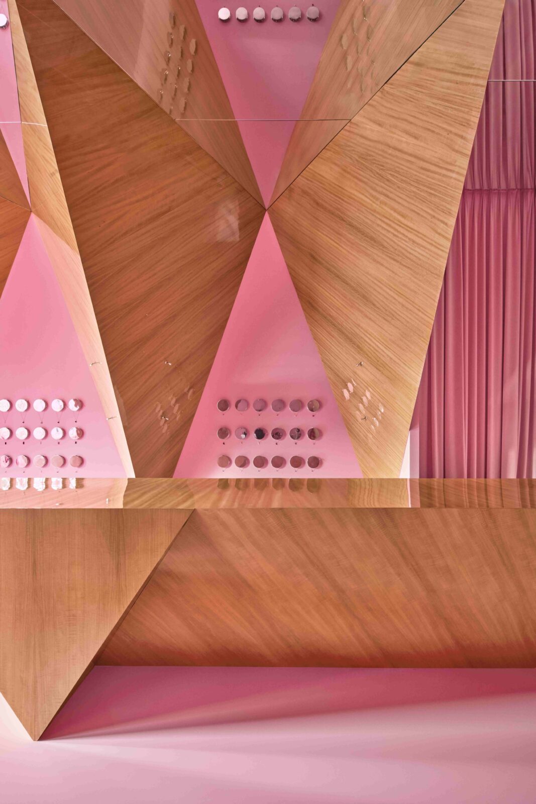 Lindeza Jewelry store in City Walk in Dubai by architect Elena Lokastova