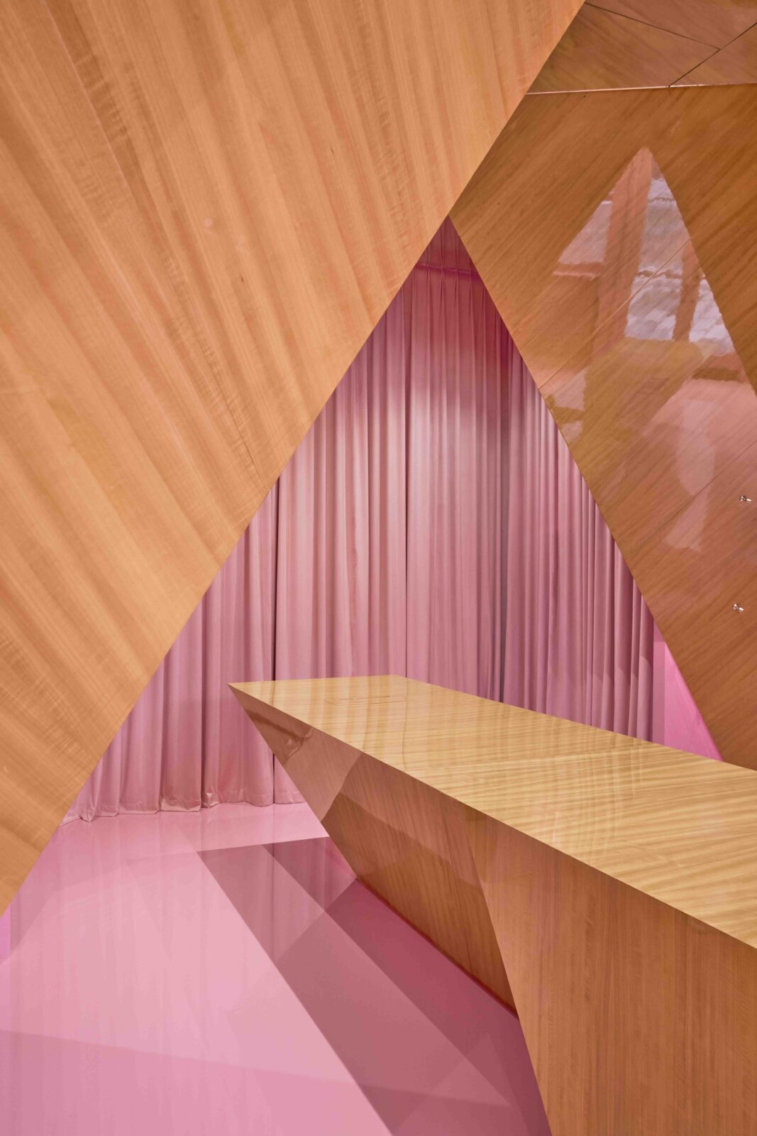 Lindeza Jewelry store in City Walk in Dubai by architect Elena Lokastova