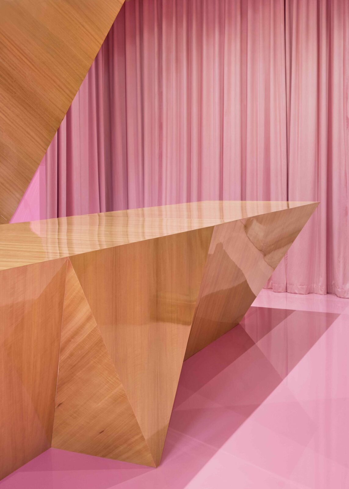 Lindeza Jewelry store in City Walk in Dubai by architect Elena Lokastova