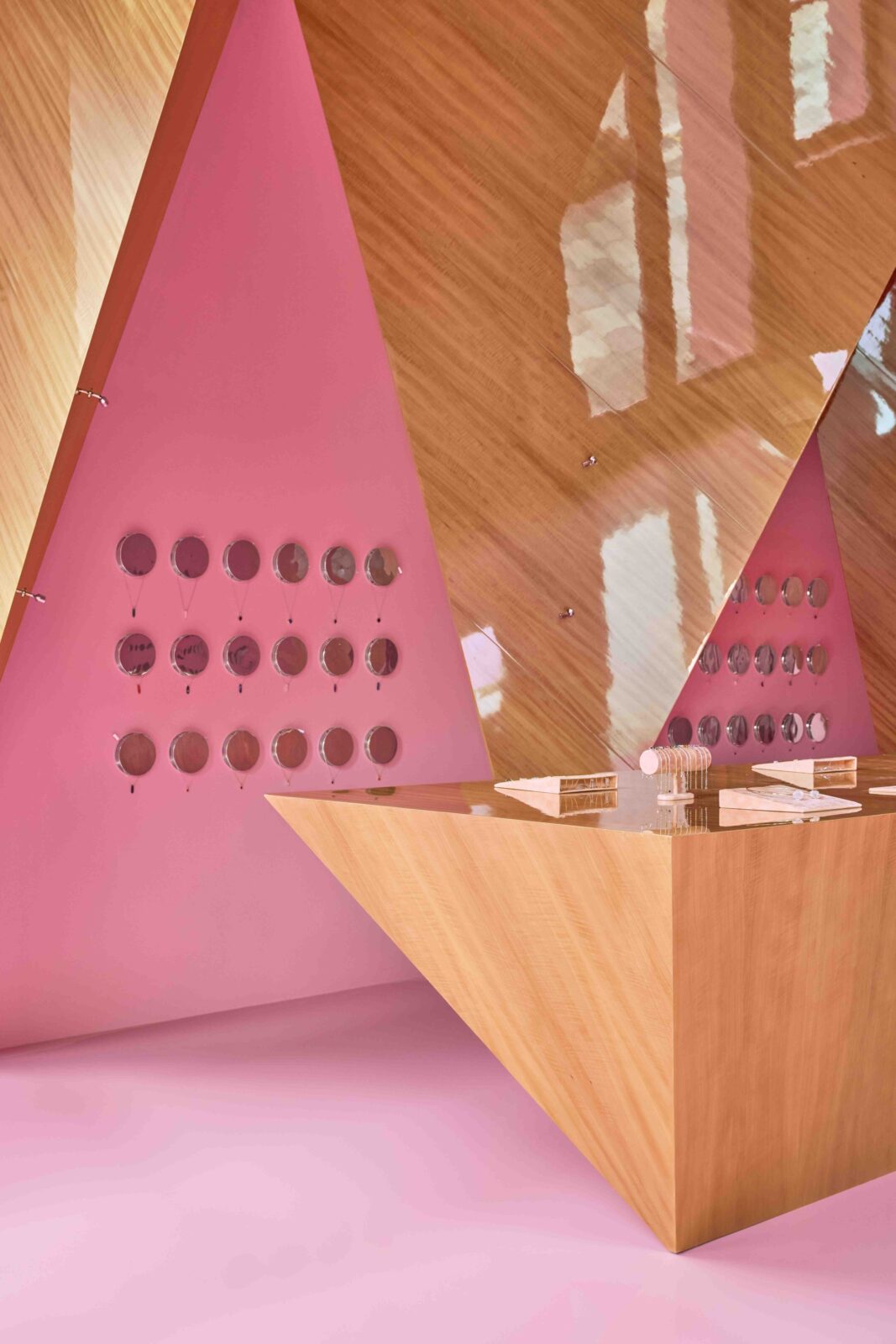 Lindeza Jewelry store in City Walk in Dubai by architect Elena Lokastova