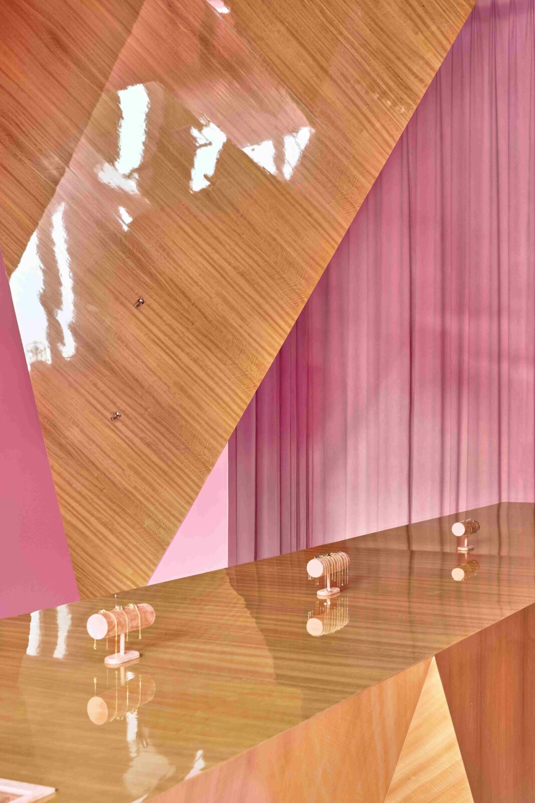 Lindeza Jewelry store in City Walk in Dubai by architect Elena Lokastova