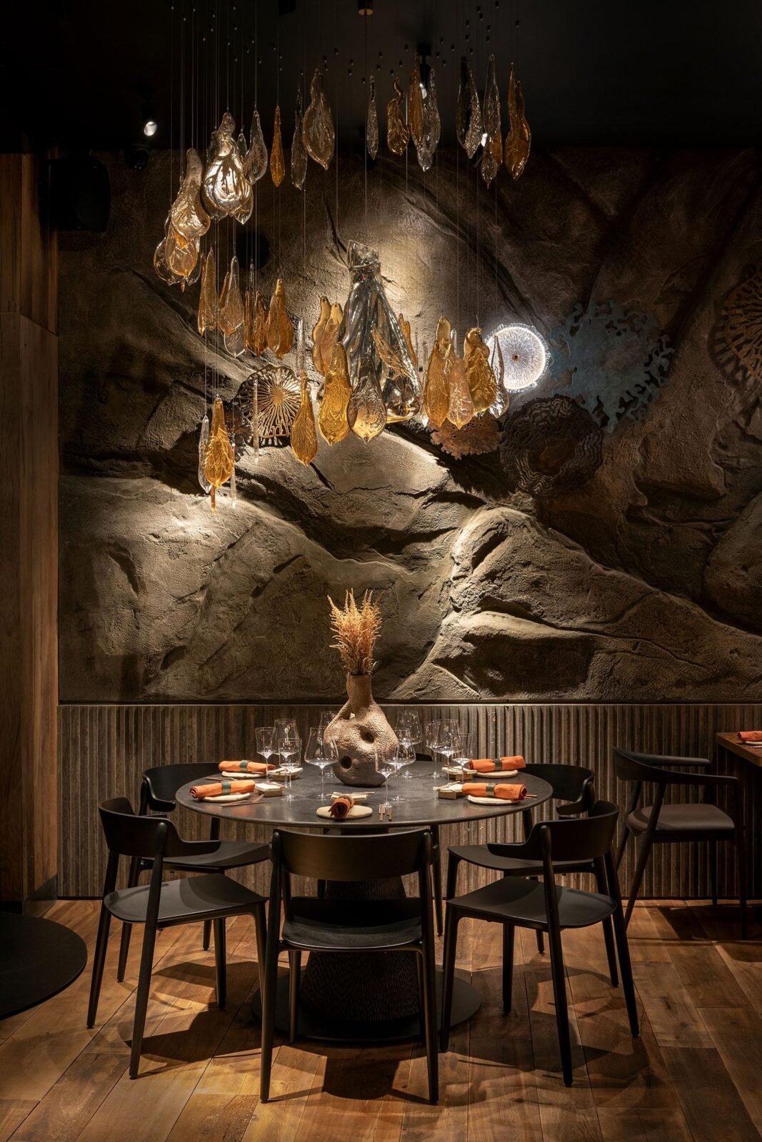 Molfar restaurant lighting design by Expolight
