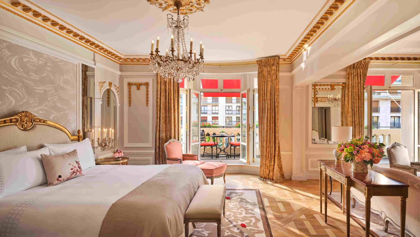 Hôtel Plaza Athénée in Paris