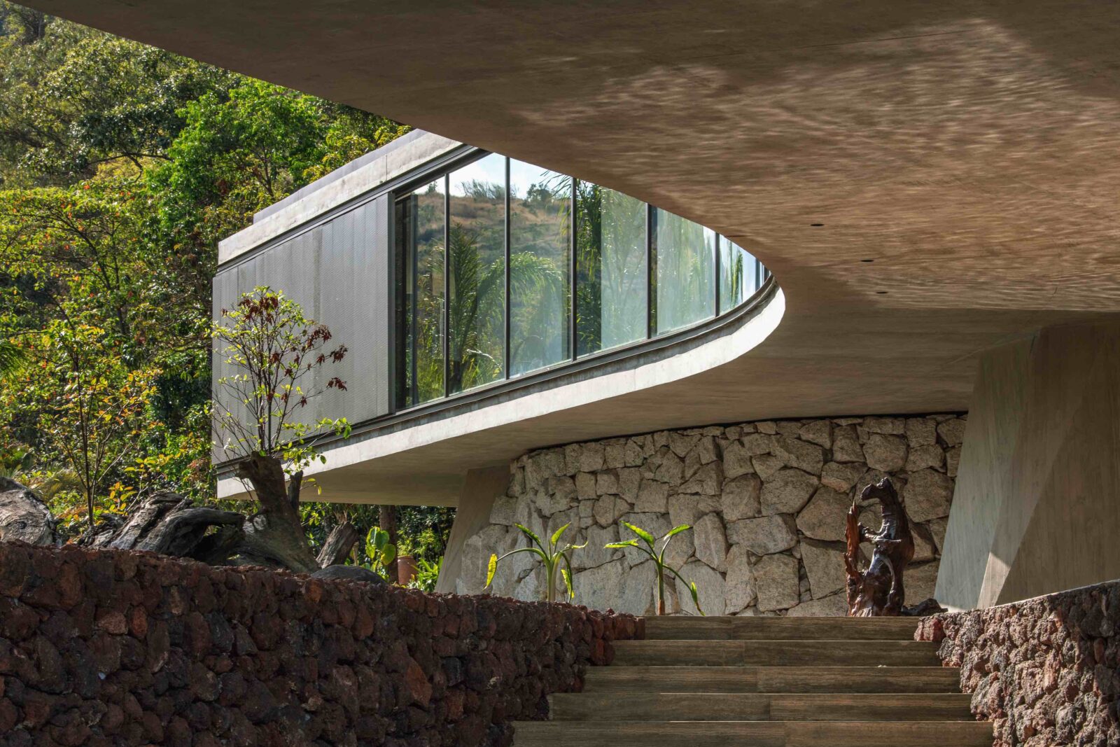 Xingu House by Tetro Arquitetura