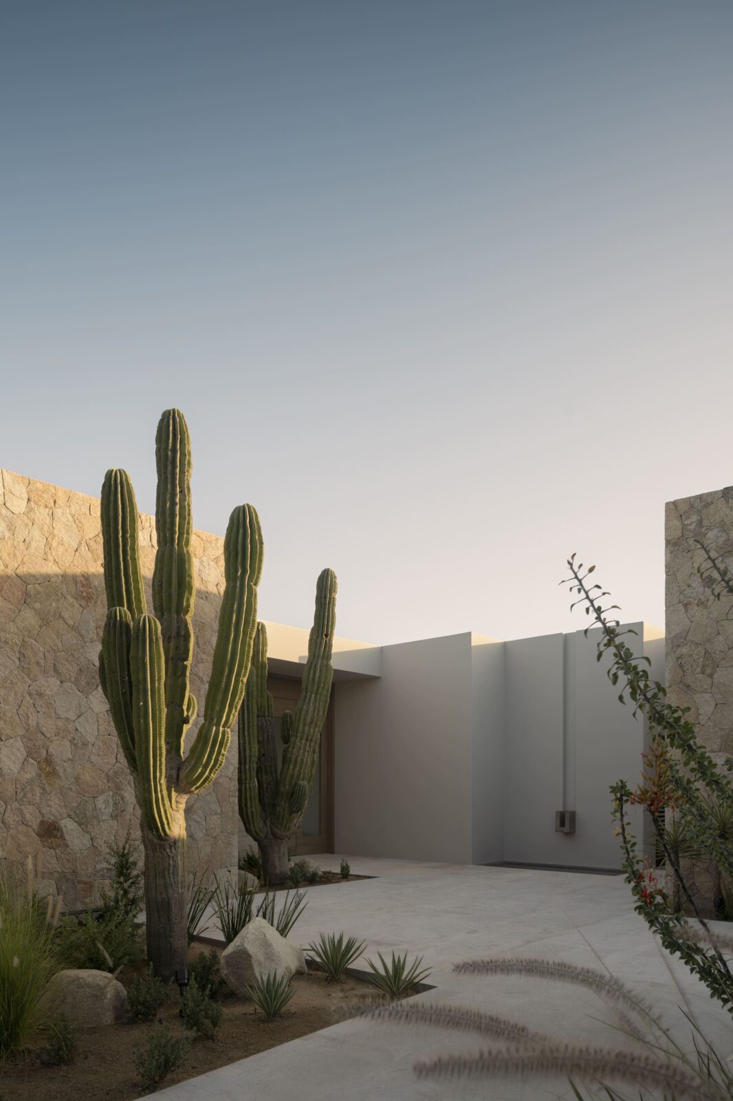 Casa La Vista by MEDEZA, CDQ&VERTEBRAL