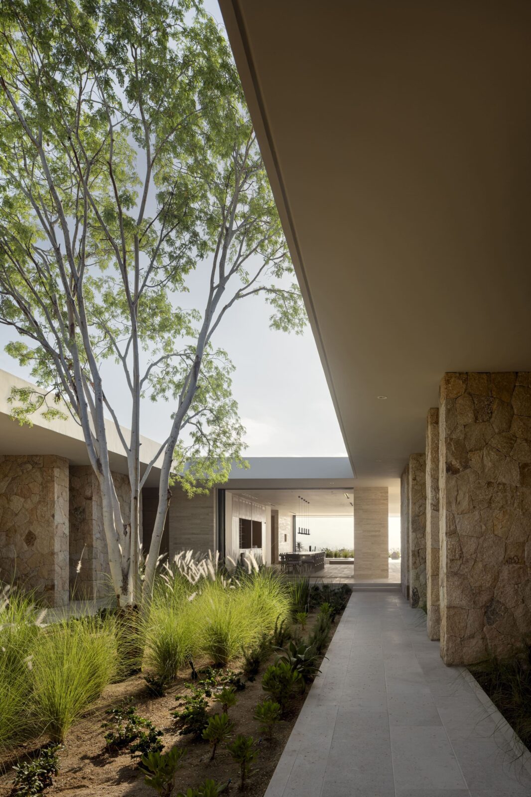 Casa La Vista by MEDEZA, CDQ&VERTEBRAL