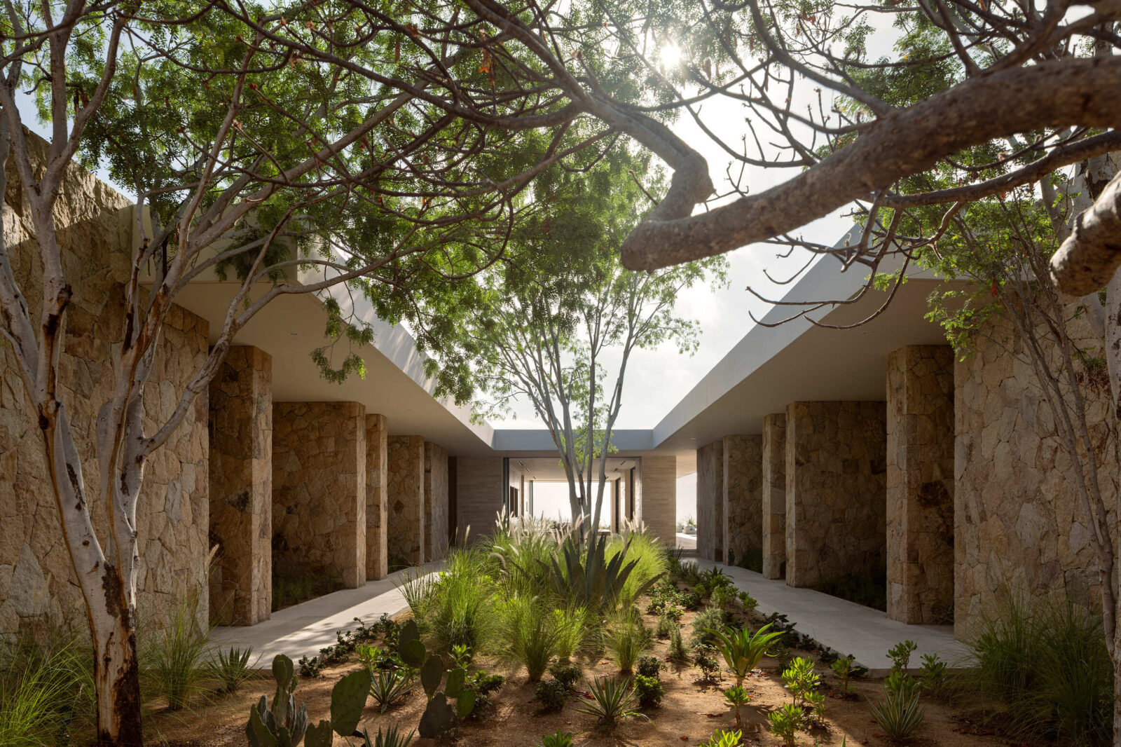 Casa La Vista by MEDEZA, CDQ&VERTEBRAL