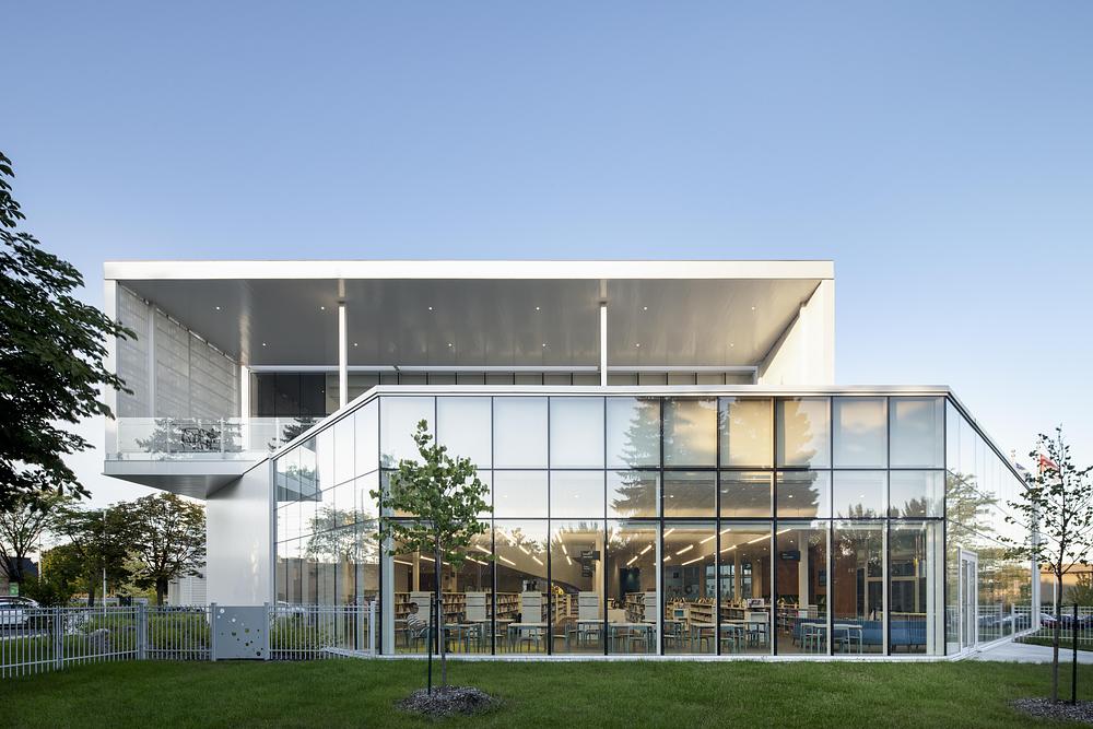 Bibliothèque L'Octogone by Anne Carrier Architectes in consortium with Labonté Marcil Architectes