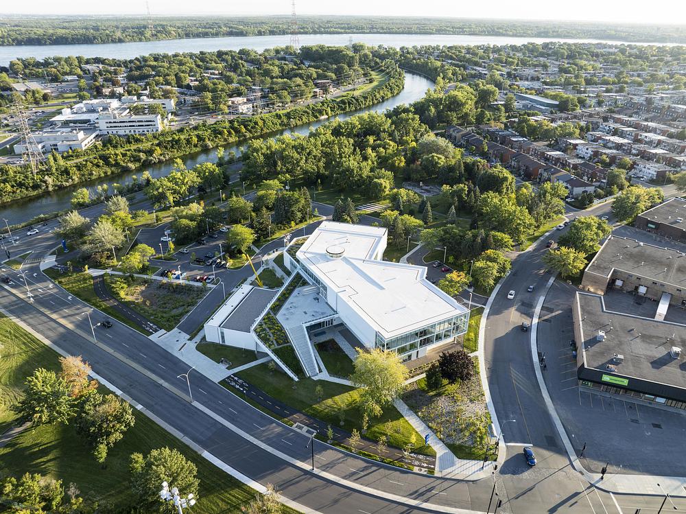 Bibliothèque L'Octogone by Anne Carrier Architectes in consortium with Labonté Marcil Architectes