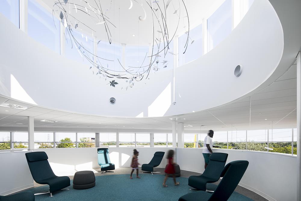 Bibliothèque L'Octogone by Anne Carrier Architectes in consortium with Labonté Marcil Architectes