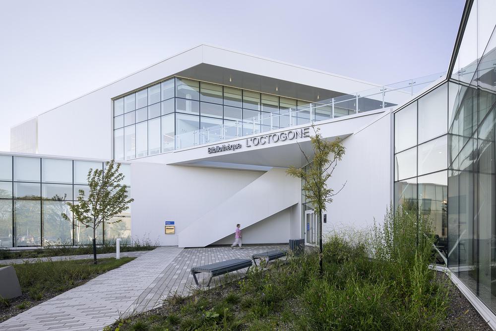 Bibliothèque L'Octogone by Anne Carrier Architectes in consortium with Labonté Marcil Architectes