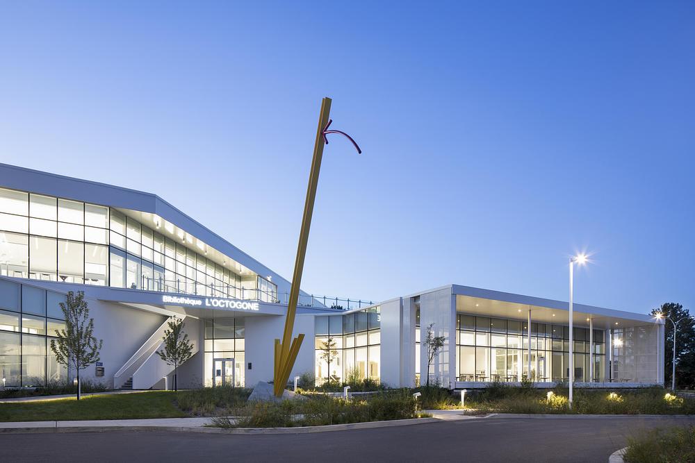 Bibliothèque L'Octogone by Anne Carrier Architectes in consortium with Labonté Marcil Architectes