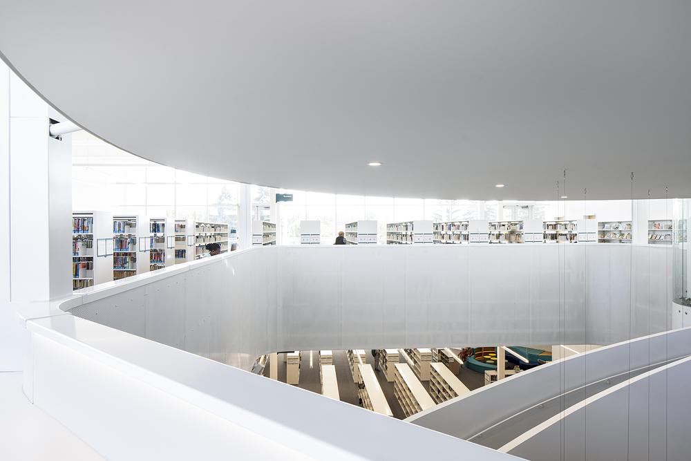 Bibliothèque L'Octogone by Anne Carrier Architectes in consortium with Labonté Marcil Architectes