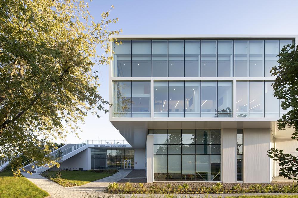 Bibliothèque L'Octogone by Anne Carrier Architectes in consortium with Labonté Marcil Architectes