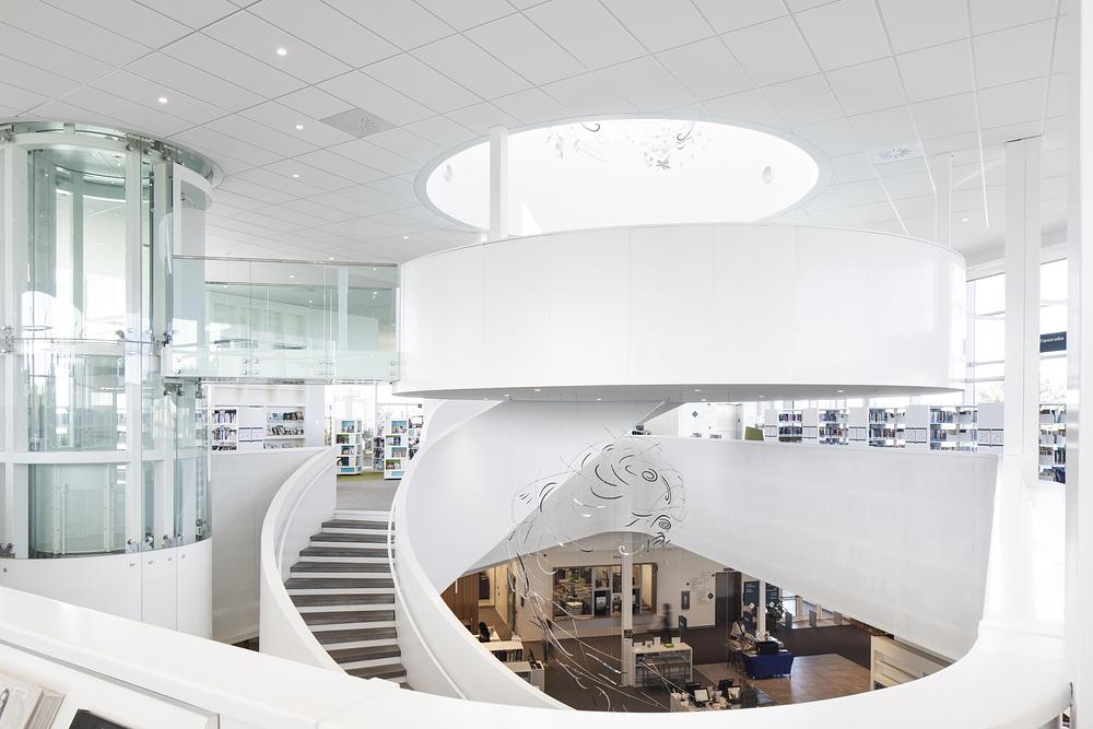 Bibliothèque L'Octogone by Anne Carrier Architectes in consortium with Labonté Marcil Architectes