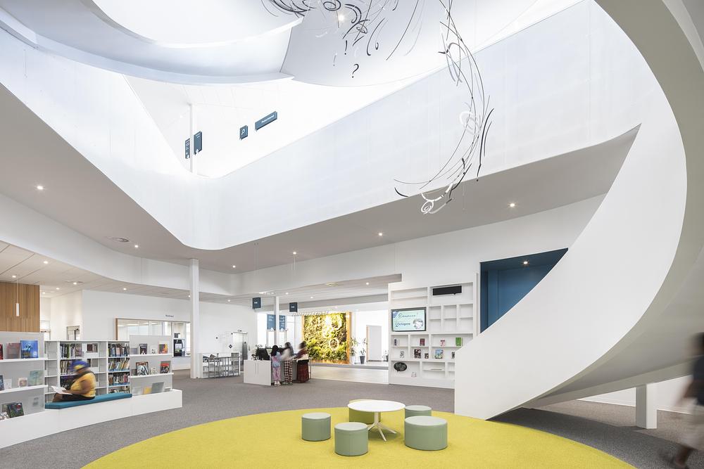 Bibliothèque L'Octogone by Anne Carrier Architectes in consortium with Labonté Marcil Architectes